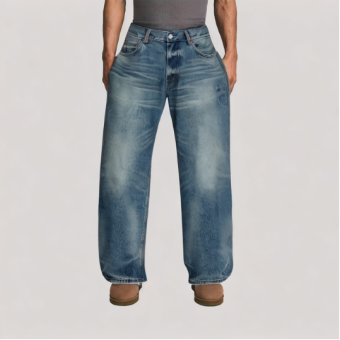 Distressed Loose Fit Jeans
